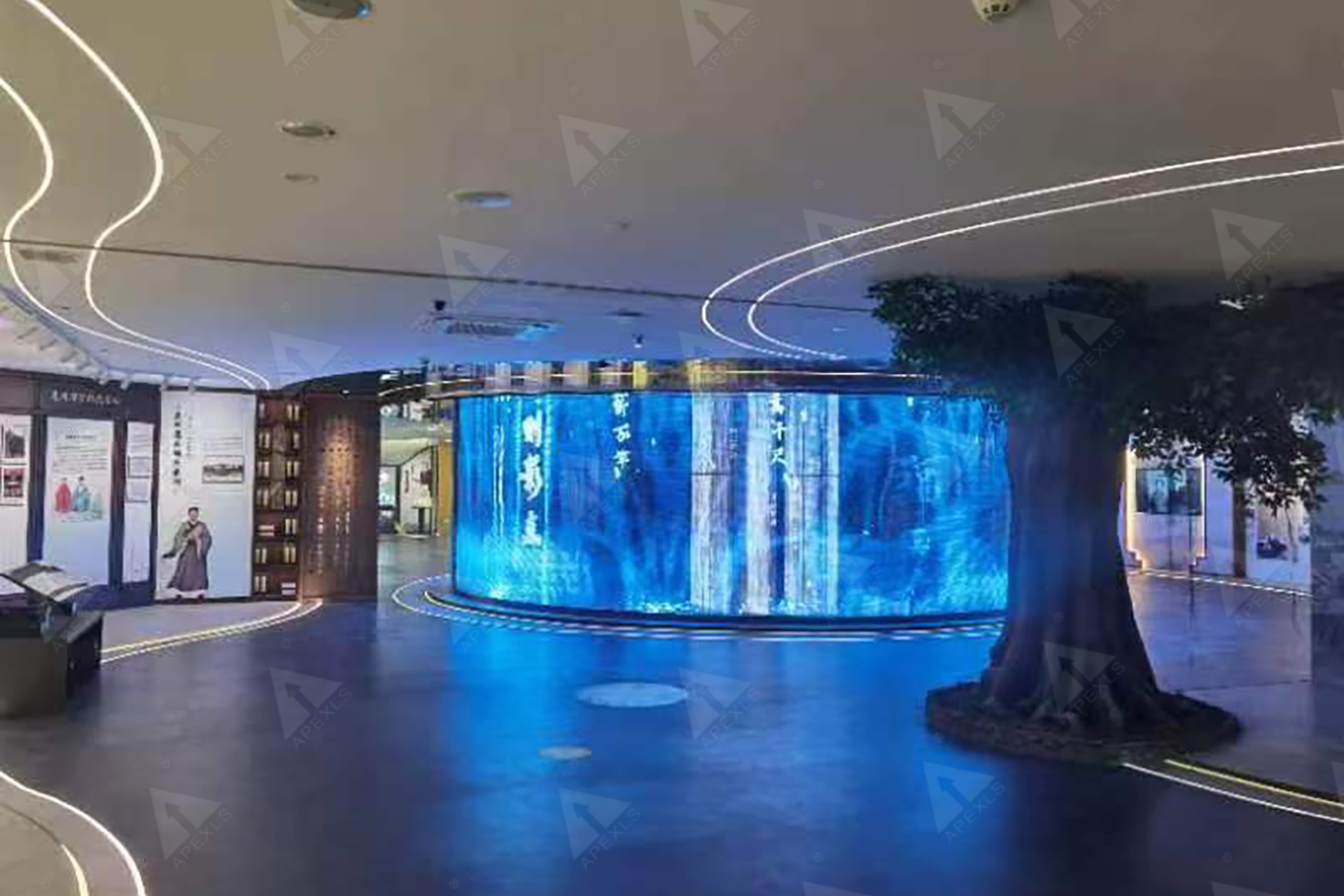 廣東惠州羅浮山風(fēng)景名勝區(qū)旅游文化廣場(chǎng)-定制弧形透明屏